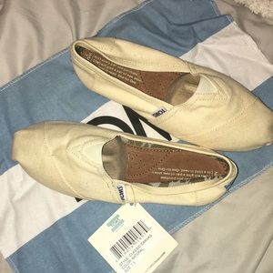 women’s canvas natural TOMS shoes 7.5